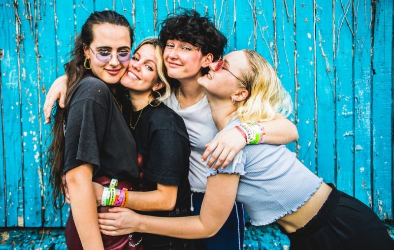 Hinds the band